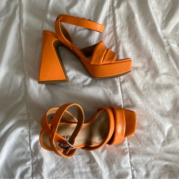 Orange platform heels - Picture 2 of 4